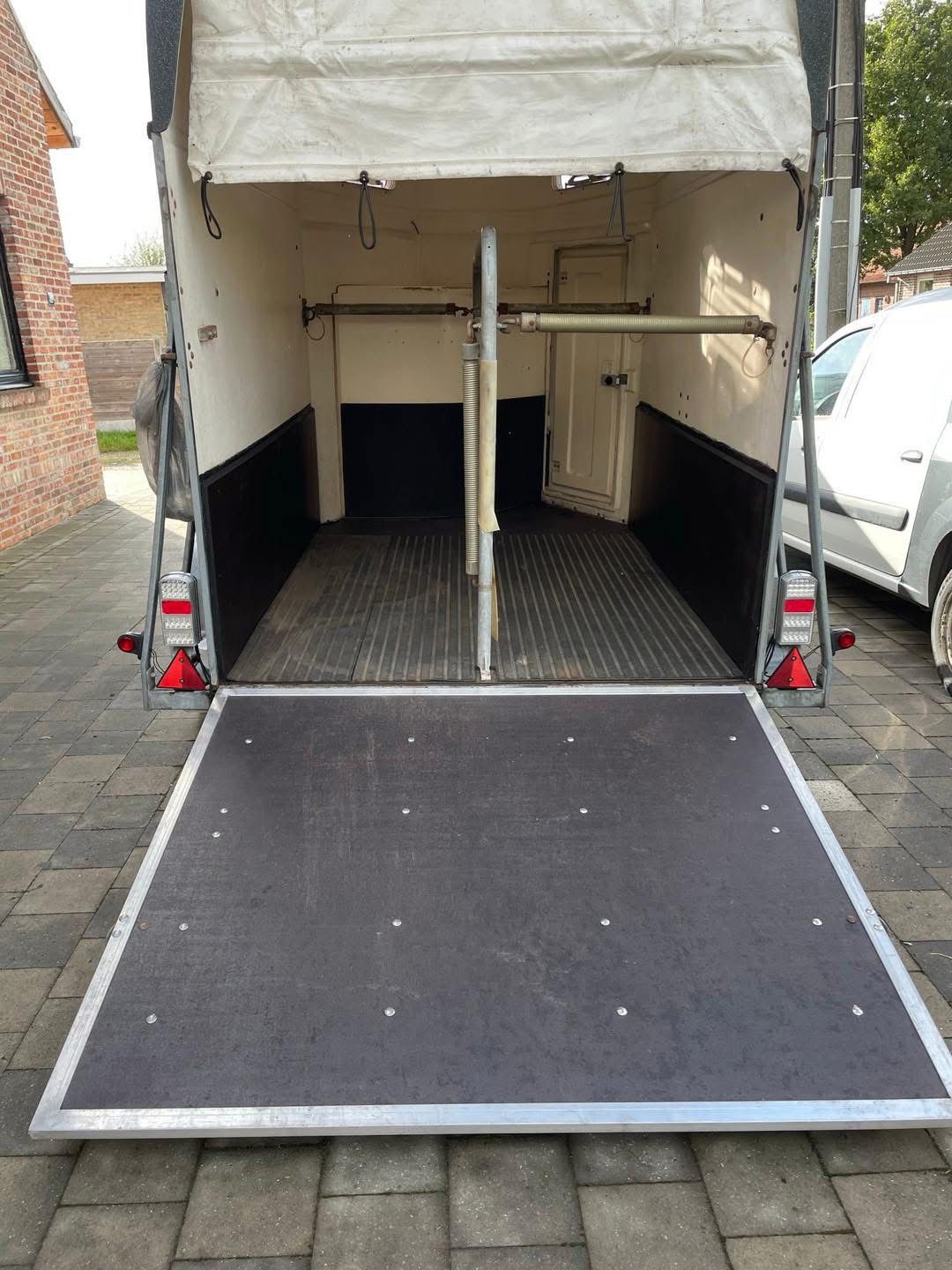 afgewerkt nieuwe stootborden bodem achterlichten en achterklep